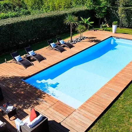 Sleeps 6 *