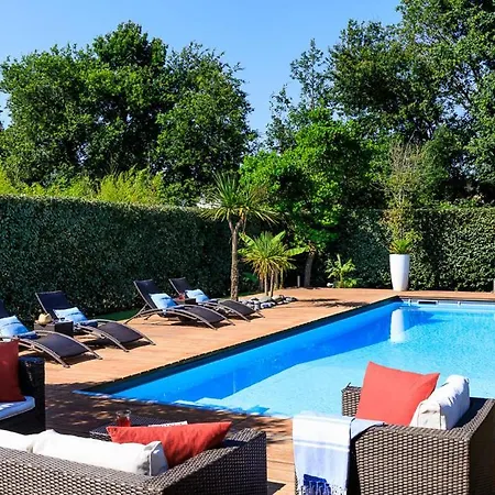 Villa Sleeps 6