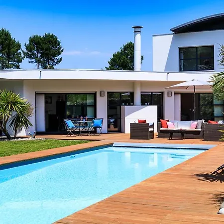 Sleeps 6 * Saubion